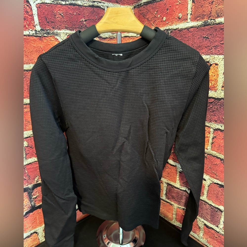 No Boundaries Barely Worn Black Long Sleeve Tee Size S Bust 15” Item #PHK1963